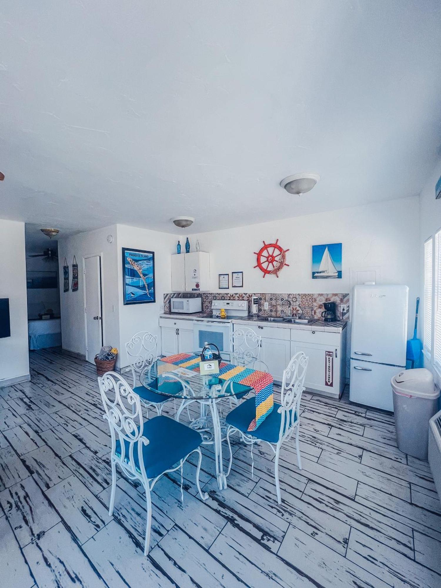 Playa Esmeralda One Bedroom Cottages Bradenton Beach Exteriör bild